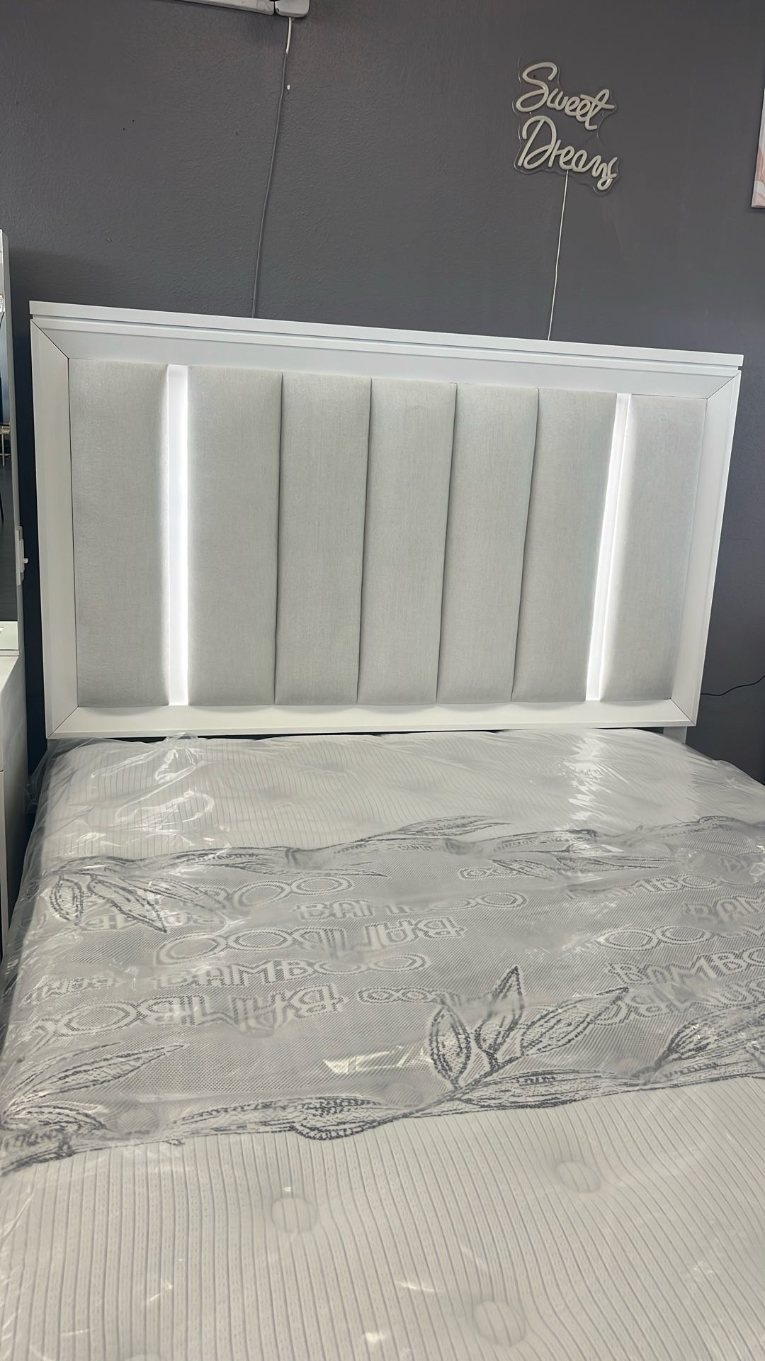 Bedroom Set Queen 4 Pc Special Price 🤩