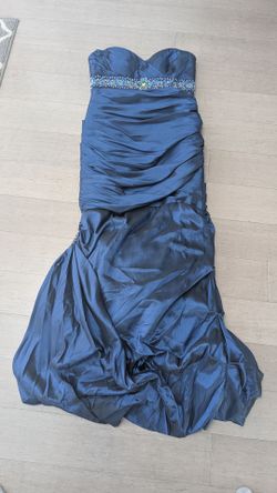 Blue mermaid style gown with a scarf