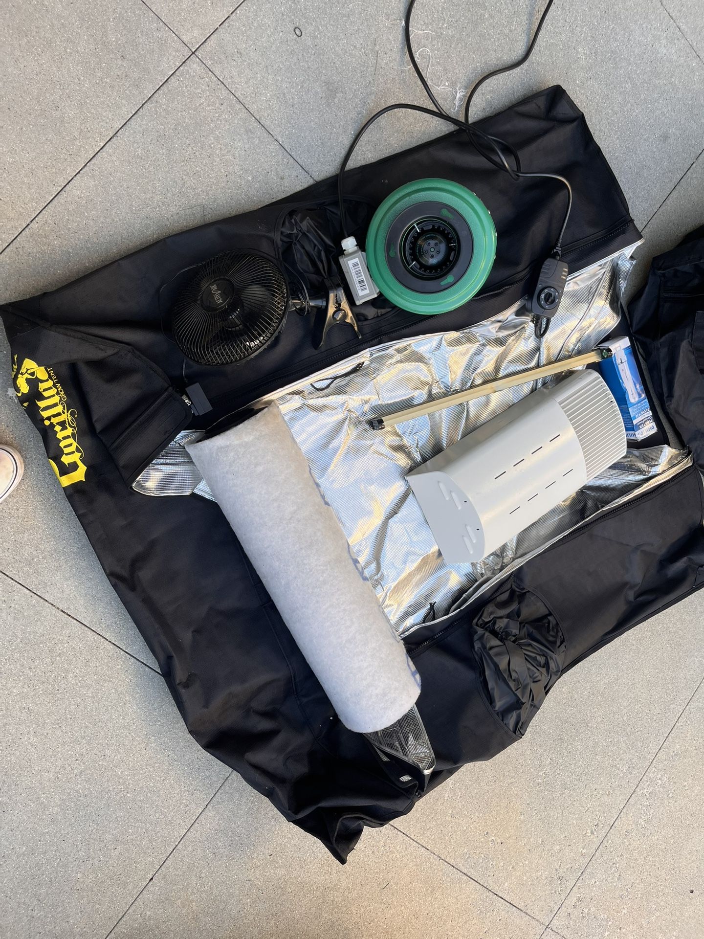 Complete Grow Kit – Gorilla 4x4 Tent, Hydrofarm CMH + T5 Lights, Fan & Carbon Filter – Ready to Grow!