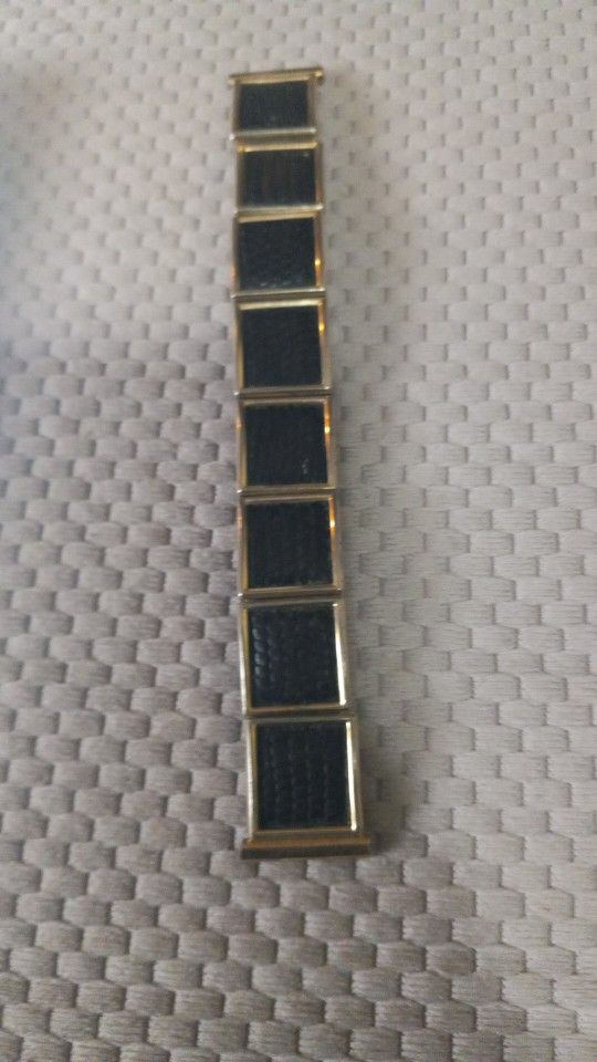 Vintage 1950s Beagle 10 Karat Gold Fill Black On It Twist Watch Band May And USA Number 56 Model Number  It's In Excellent Condition