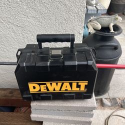 DEWALT 1/4\" Sheet Palm Sander