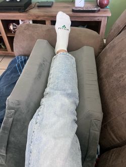 Elevated leg pillow