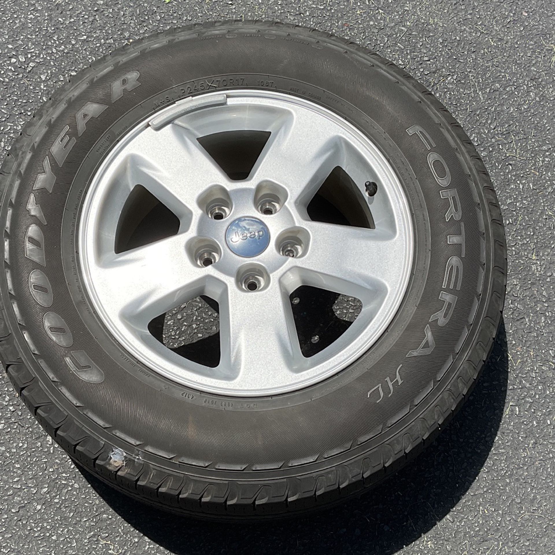 17 Inch Jeep Wheels And Tires Wheels Are Like NEW !! NO Gouges Or Scratches. ￼