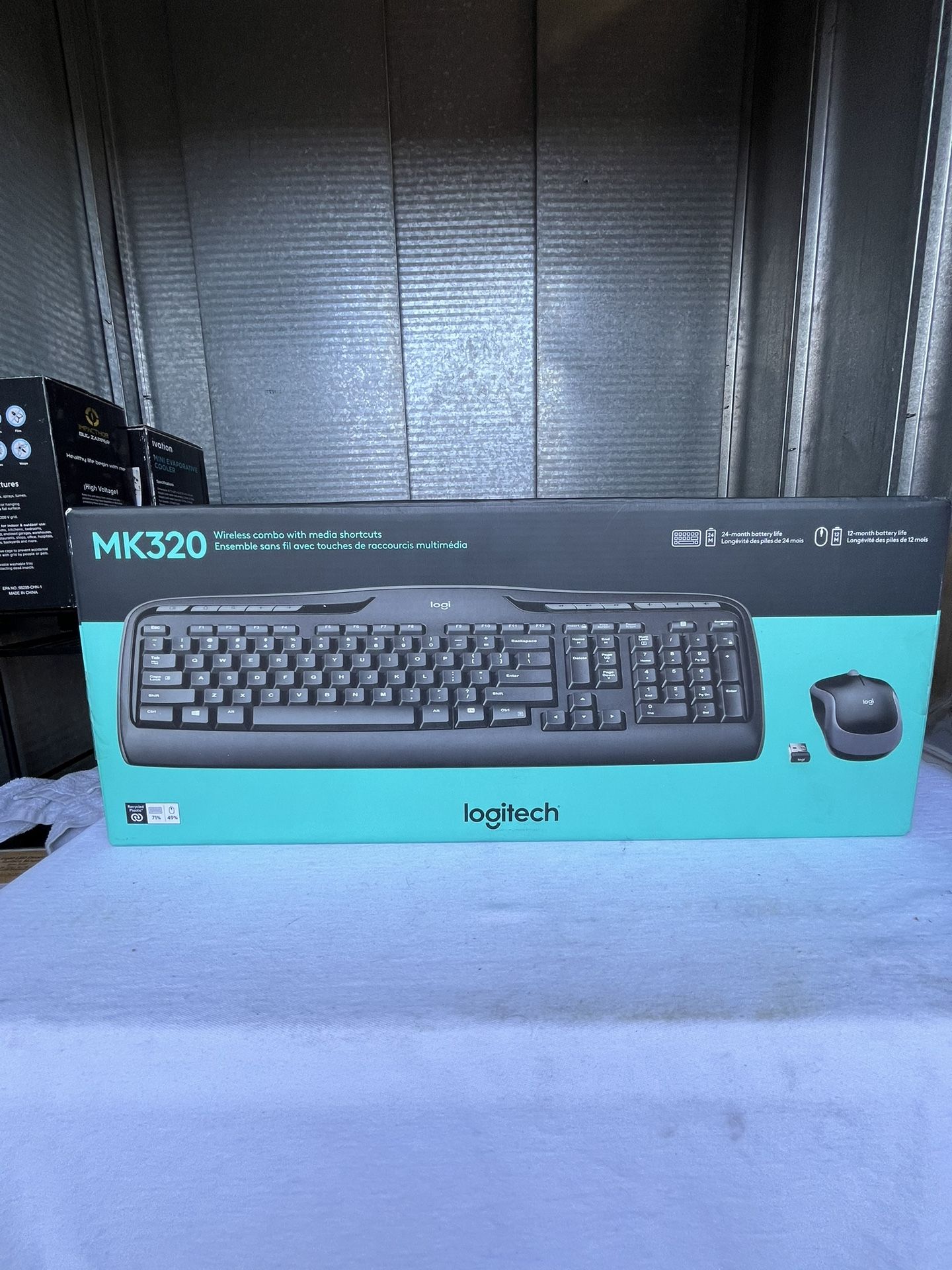 Logitech MK320 Wireless Desktop Keyboard and Mouse Combo Black. NEW. Sealed