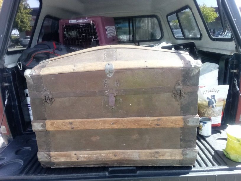 Old Chest 🧰 Box