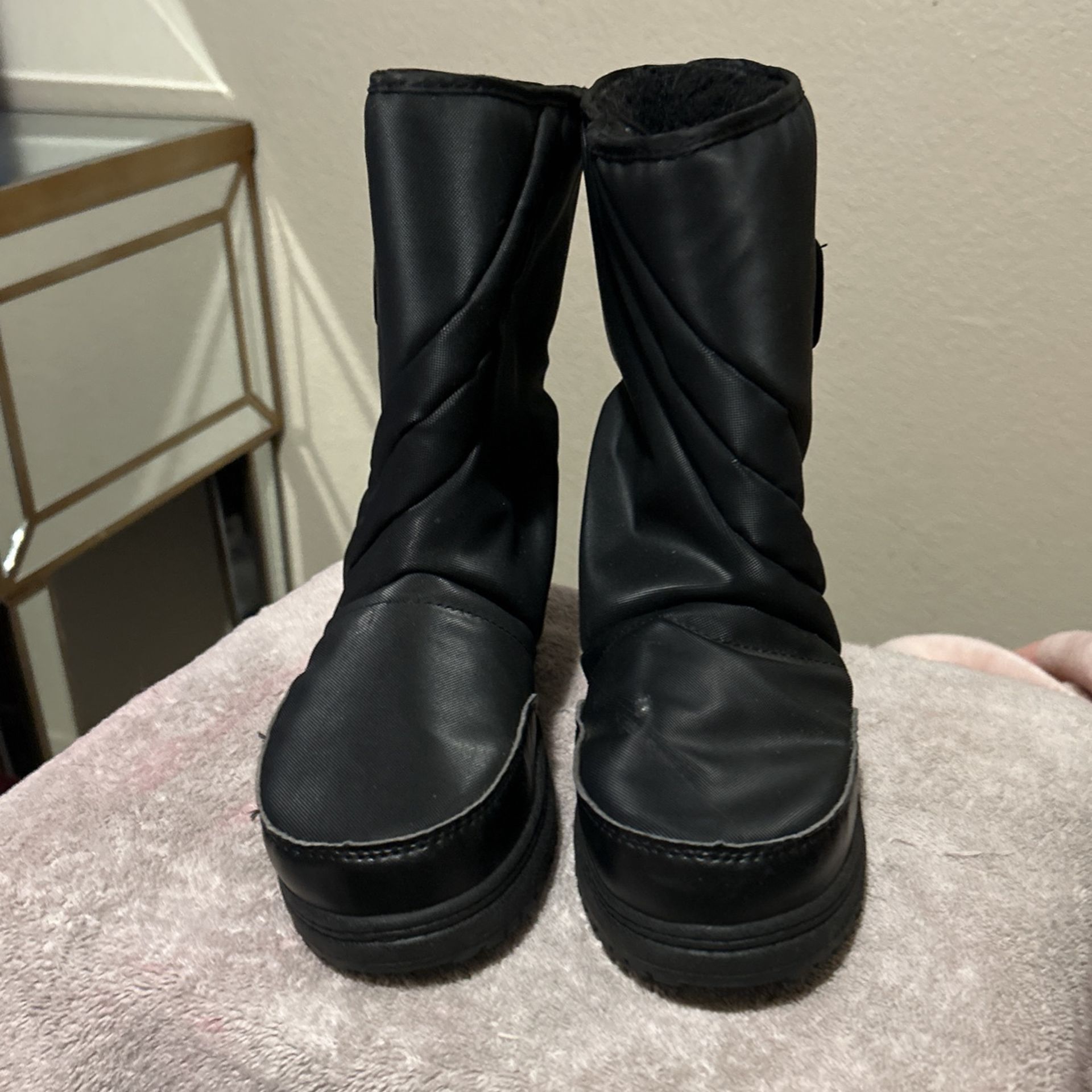 Black Snow Boots 