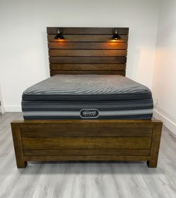 Beautiful Brown wood Queen size bed, 2 lampshades, mattress and boxspring included. Delivery available for an additional cost.