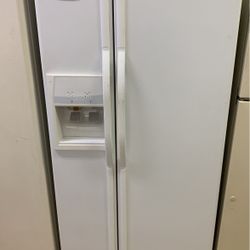Whirlpool Side By Side Refrigerator  White  . Warranty  . Delivery Available . 2203 Fowler St. 33901