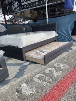 Full Bed Whith Twin Trundle