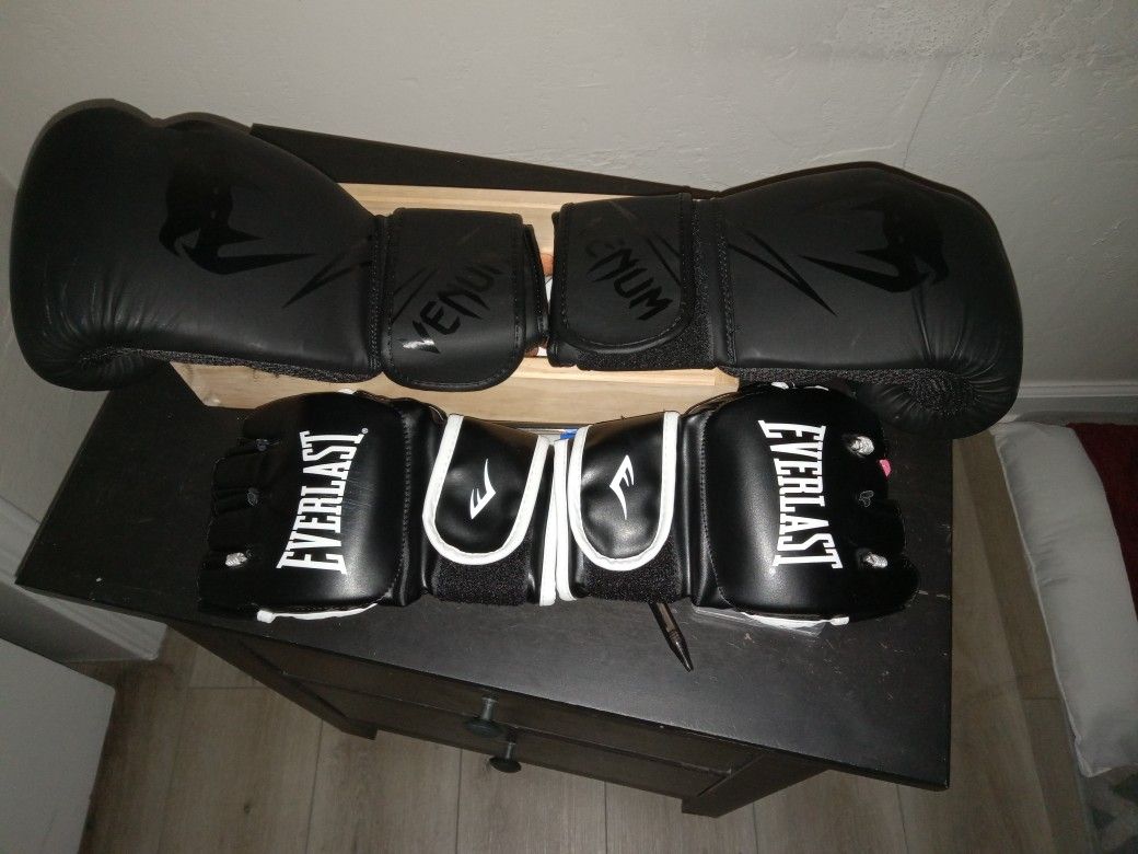 Venum Boxing Gloves W Everlast MMA Gloves