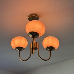 Ceiling light fixture