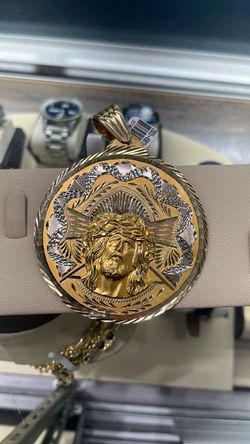 Gold Jesus Face Round Pendant