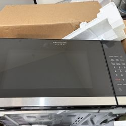 Brand New Frigidaire Microwave 200 OBO