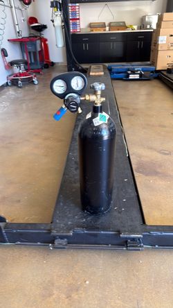 Nitrogen bottle with gauge