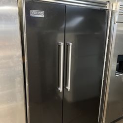 Viking 48”Wide Built In Side By Side Refrigerator Gloss Black 