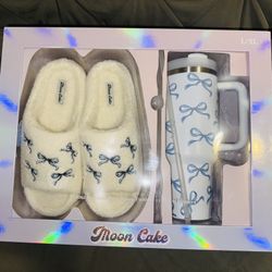 Moon Cake  gift set Slippers & Tumbler