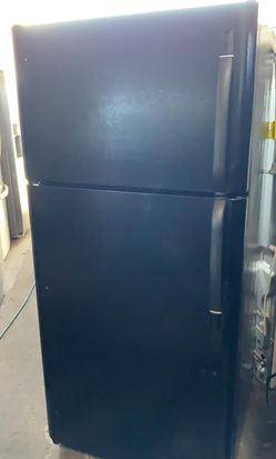 Kenmore Top Mount Black Refrigerator
