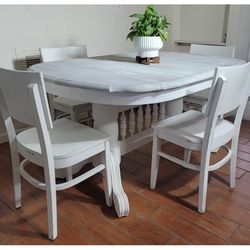 Gorgeous Dining Table With 4 Chairs.  Wood.  Great Condition!!!