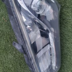 Hyundai Genesis Driver Side Headlight 