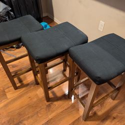 3x 24" Stools