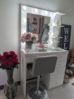 Vanity new with mirror and small shelve