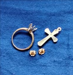 14k GOLD .. 3.99 grams