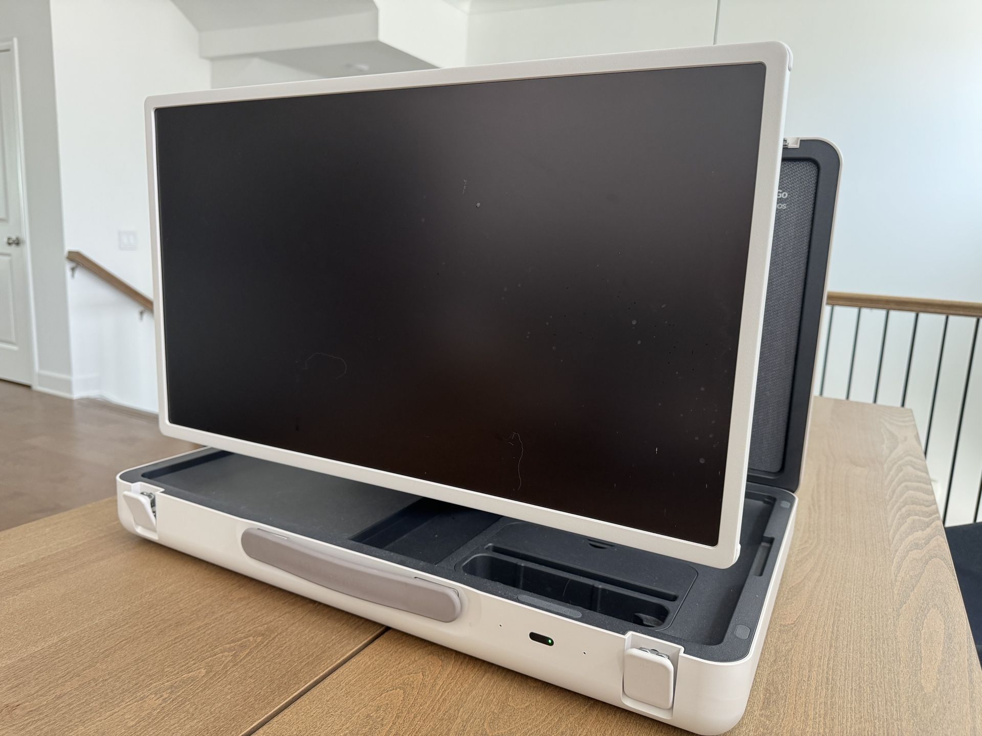 LG StandbyMe 27 TV