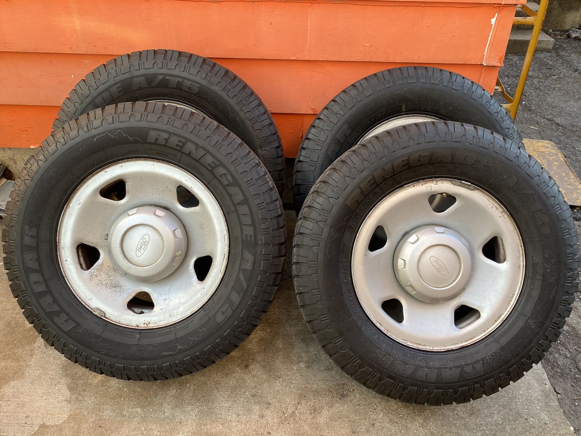 Ford F-250 f350 265/70/17 8 lugs