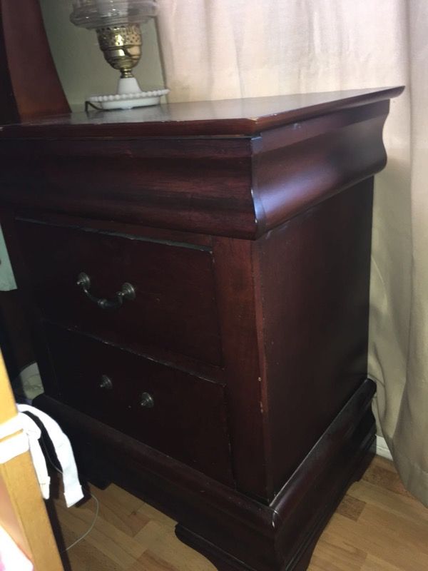 Bedroom furniture queen size bed two night standing one dresser