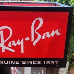 FREE RAY-BANS GLASSE DISPLAY LIGHT