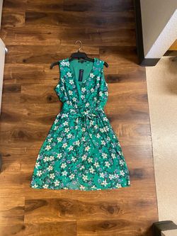 Adrienne Vittadini brand Green Floral Sleeveless Wrap Dress