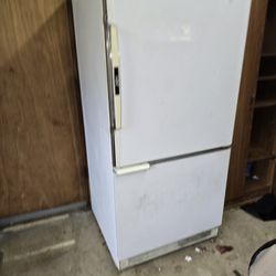 Amana Refrigerator 