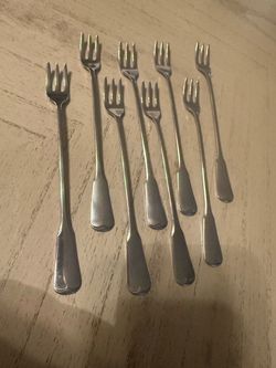 Set of 8 Oneida appetizer forks