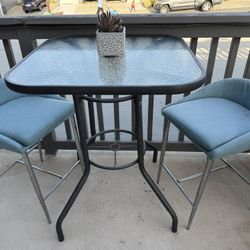 Table and chairs 