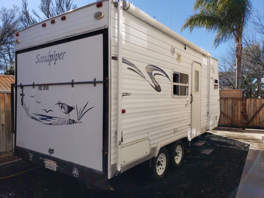 2004 Forest River Sandpiper 18ft toy hauler sleeps 6