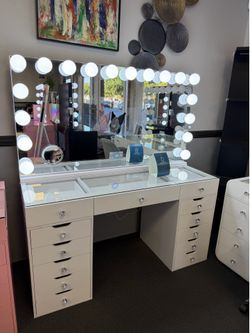 White Makeup Vanity Set