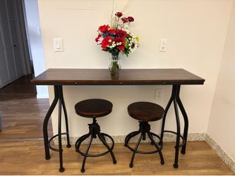 Beautiful bar table and adjustable chairs