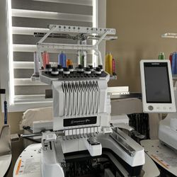 Brother Entrepreneur Pro PR1000e  *10 needle embroidery Machine Lots Of Extras