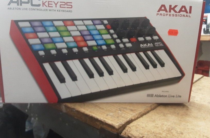 AKAI Professional APC Key 25 MK2 - 25-Key USB MIDI Keyboard Controller for Clip Launching with Ableton Live Lite, 40 RGB Pads and 8 Rotary Knobs,Black