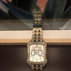 Bulova Gold And Cristal Watch. 