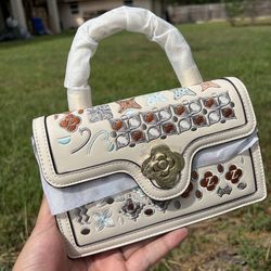 Embroidered Handbag – Minimal Design, Unique Details