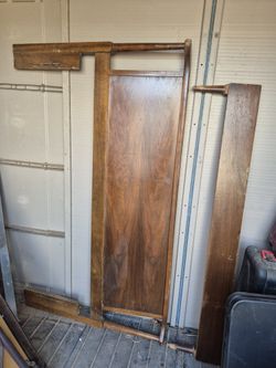 Queen Foot And Head Board Vintage..