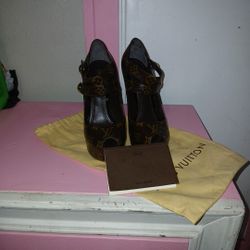 Louis Vuitton Pumps 