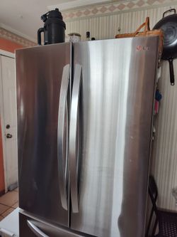 LG Fridge 32.8 w x 35.5 d x 69.9 h best offer
