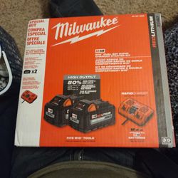Milwaukee M18 Rapid Charger And (2) HIGH OUTPUT XC8.0
