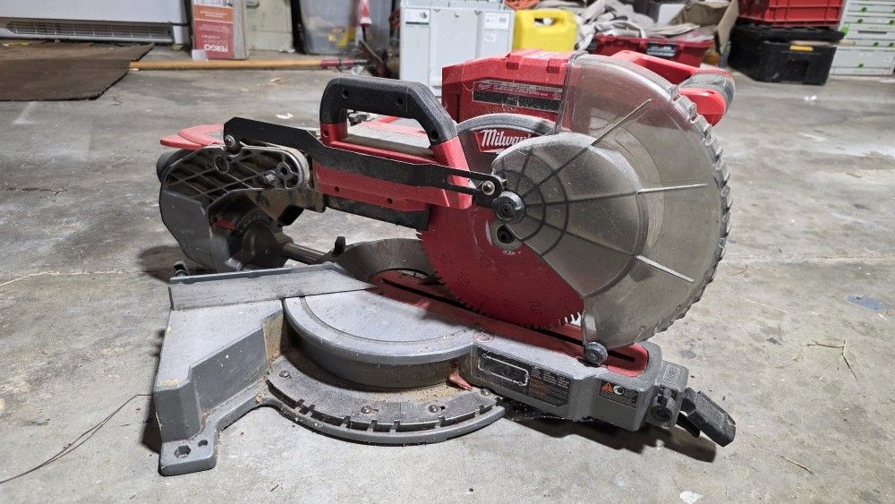 MILWAUKEE 10" Cordless Miter Saw 