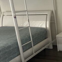 Loft Bed – Modern & Space-Saving