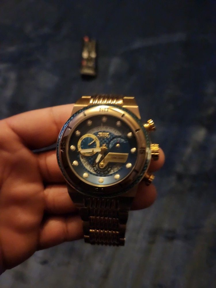 Gold Invictus Watch