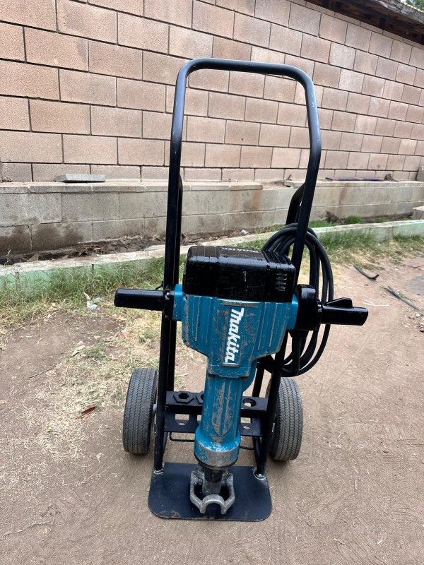 Makita HM1810 70 Lb.
Avt® Breaker Hammer, Accepts 11/8" Hex Bits