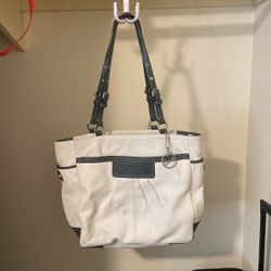 Coach White And Grey Leather Bag